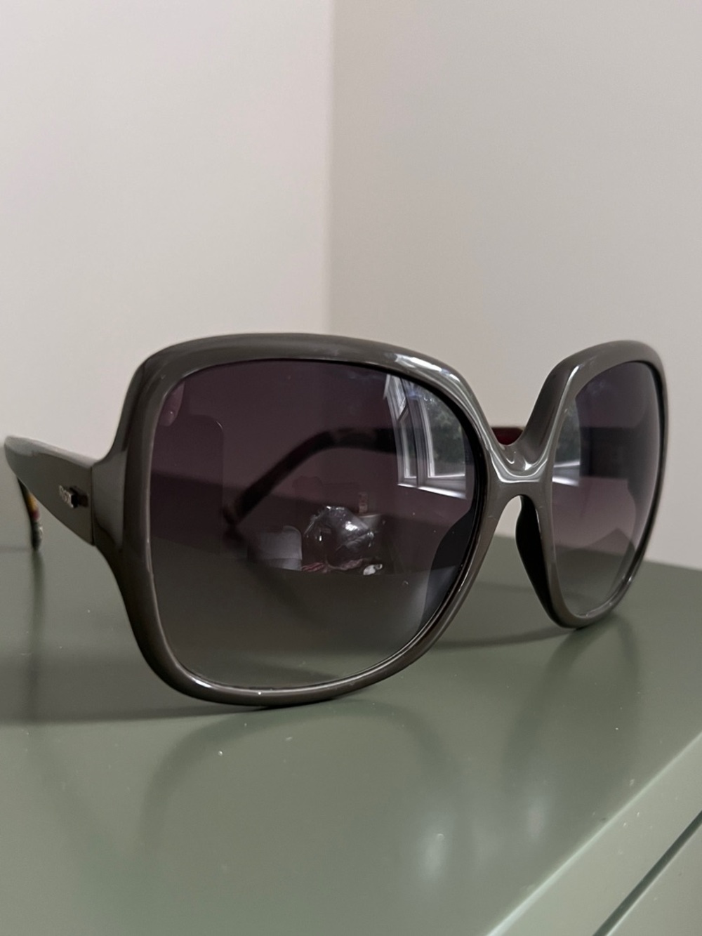 Fossil Women's Oversized Sunglasses - Gray Frame with Gradient Lenses